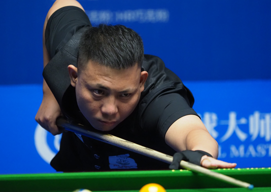 杨瀚森推着 杨瀚森推着